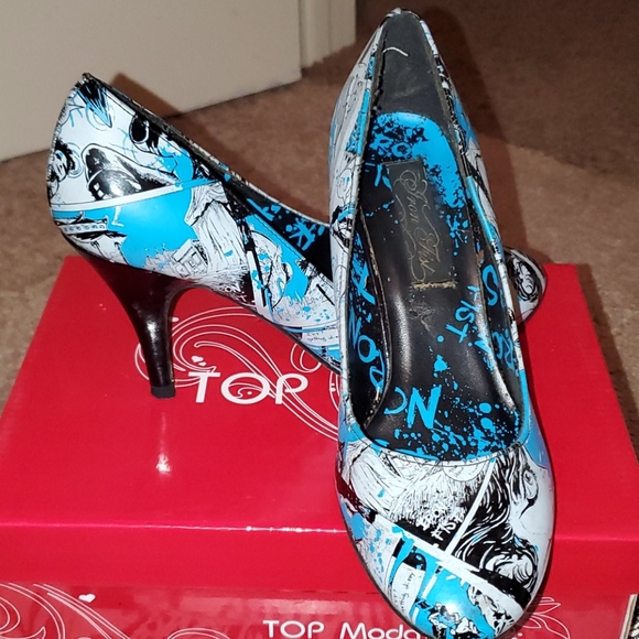 Comic Book Heels - Picture 2 of 3